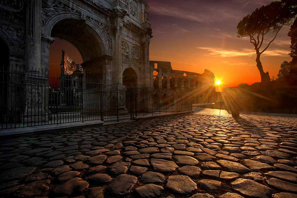 Promenade nocturne à la découverte des époques sombres de Rome: les histoires cachées et les coins hantés